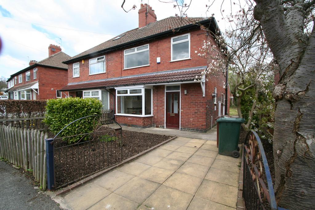 PARKLAND DRIVE, Leeds 3 bed house £1,352 pcm (£312 pw)
