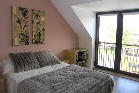 4 bedroom house to rent, Bentley Lane, Leeds