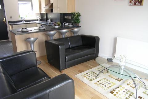 4 bedroom house to rent, Bentley Lane, Leeds