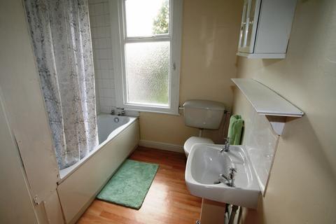 2 bedroom house to rent, ST ANNS AVENUE, Leeds