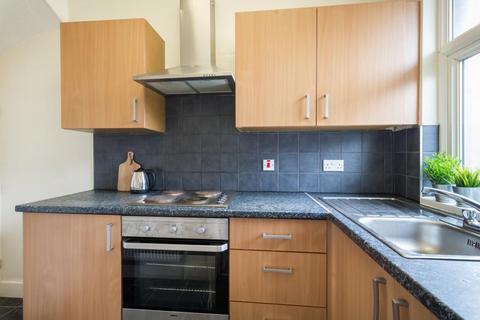 2 bedroom house to rent, BEECHWOOD VIEW, Leeds