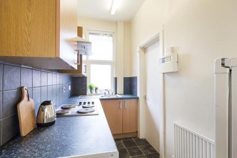 2 bedroom house to rent, BEECHWOOD VIEW, Leeds