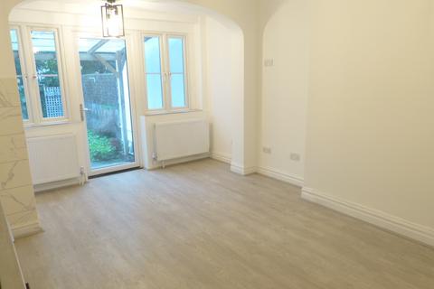 2 bedroom flat to rent, RUSSELL GARDENS, LONDON, NW11