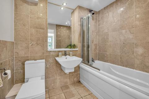 2 bedroom flat to rent, Cross Granby Terrace, Leeds