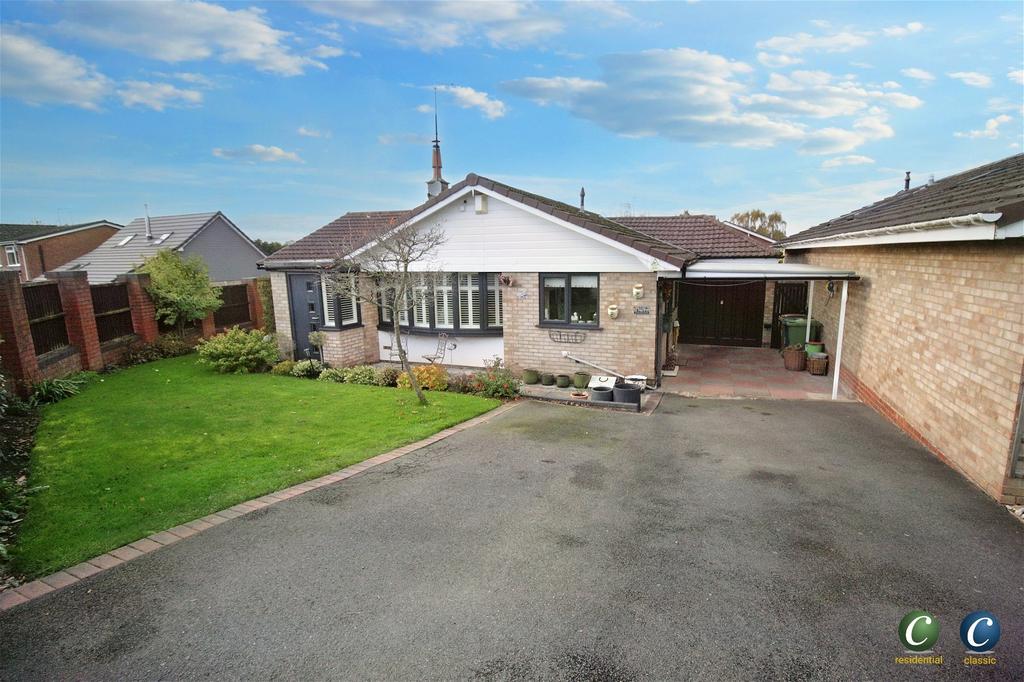 Pinewood Drive, Little Haywood, Stafford, ST18 0NX 3 bed detached
