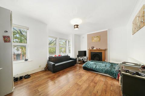 2 bedroom flat for sale - Brownhill Road, London SE6