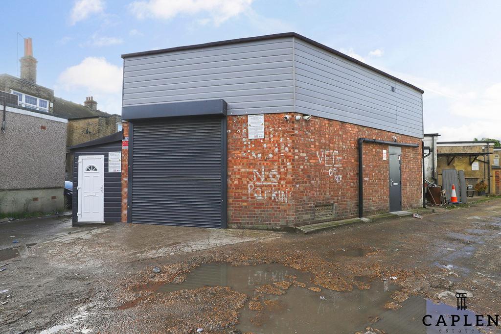 13 Woodford Avenue, Gants Hill, IG2 Retail property (high street) to rent £1,500 pcm (£346 pw)