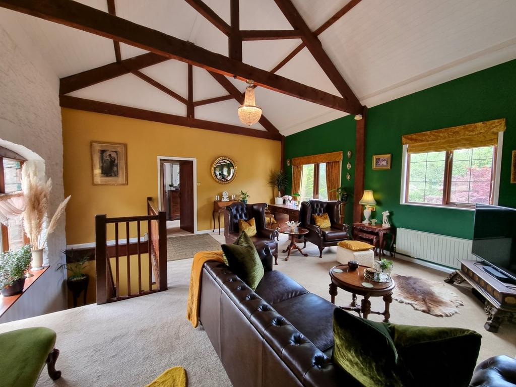 Clay Lane, Uffculme, Cullompton, Devon, EX15 5 bed detached house for