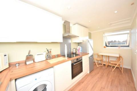 2 bedroom apartment for sale, Windsor Drive, High Wycombe, Buckinghamshire, HP13