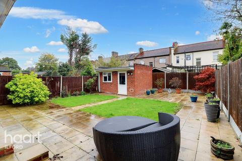 4 bedroom terraced house for sale, De Vere Gardens, Ilford