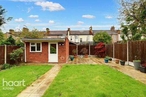 4 bedroom terraced house for sale, De Vere Gardens, Ilford