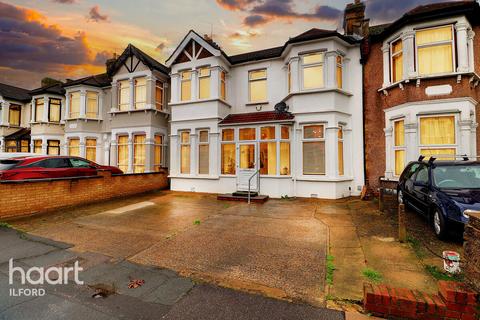 4 bedroom terraced house for sale, De Vere Gardens, Ilford