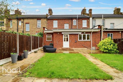 4 bedroom terraced house for sale, De Vere Gardens, Ilford