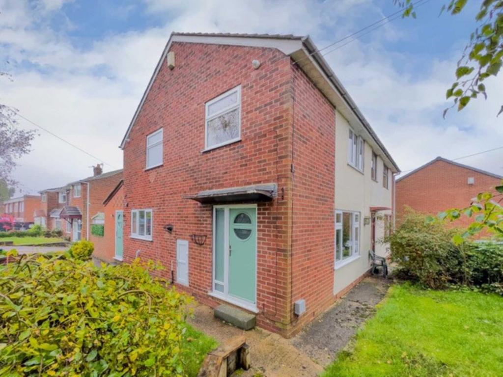 Rectory Drive, Birstall 3 bed semidetached house for sale £265,000