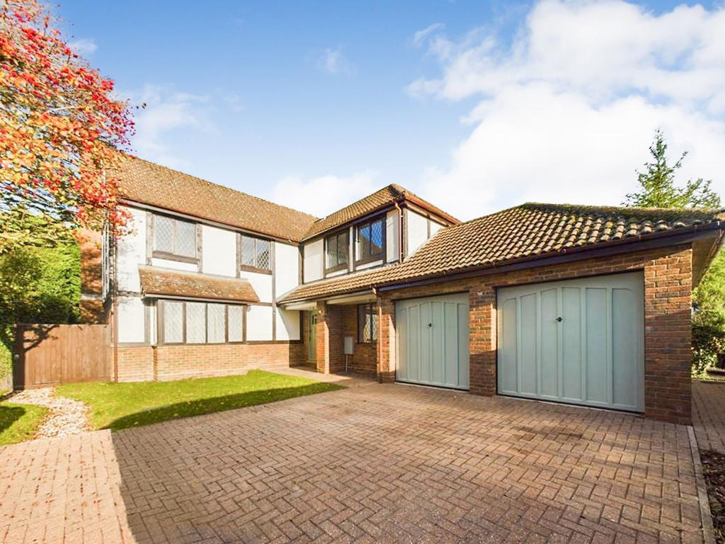 Pringle Way, Little Stukeley, Huntingdon. 5 bed detached house for sale