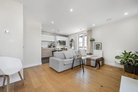 Flat 18, 2 Devizes Street, London, N1 5DY