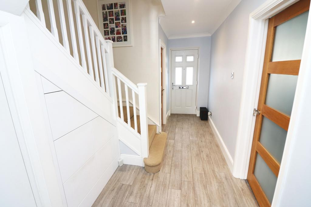 6 Moorfields Close Hall