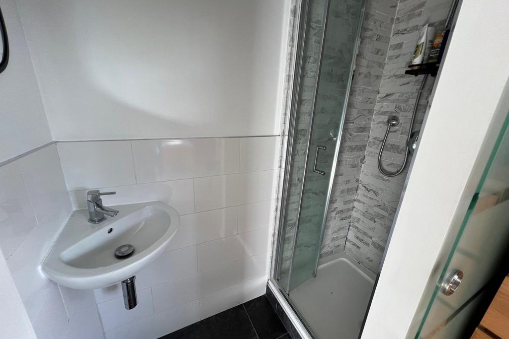 6 Moorfields Close En-St