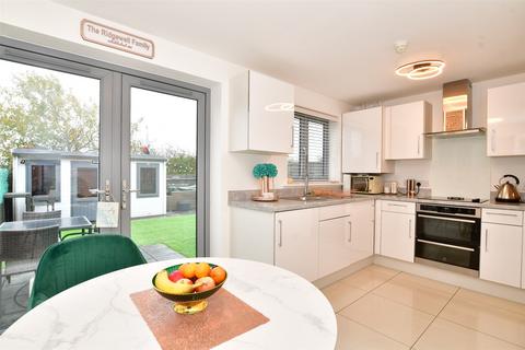 42 Faraday Drive, Minster On Sea, Sheerness, ME12 3UQ