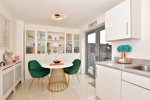 42 Faraday Drive, Minster On Sea, Sheerness, ME12 3UQ