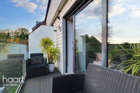 105 Havelock Drive, Greenhithe, DA9 9XT