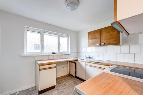 2 bedroom flat for sale, Manor Field Court, Broadwater Road, Worthing, West Sussex, BN14