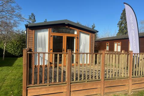 2 bedroom holiday park home for sale, Farley Green, Albury, Guildford GU5