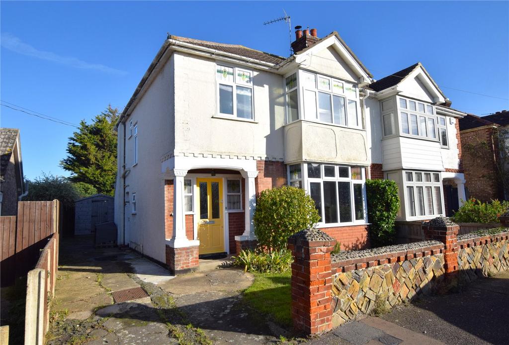 Avenue, Brightlingsea, Colchester, Essex, CO7 3 bed semi