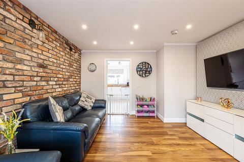 81 Bisset Place, Bathgate, EH48 2XR