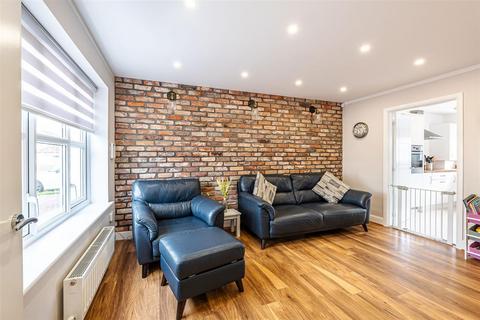 81 Bisset Place, Bathgate, EH48 2XR