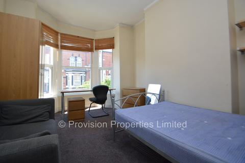 6 bedroom terraced house to rent, Norwood Road, Hyde Park LS6