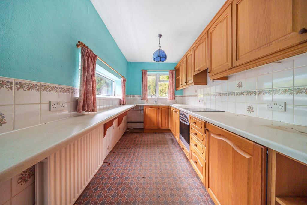 Woodside Road, Chiddingfold, GU8 4 bed detached house for sale £699,950