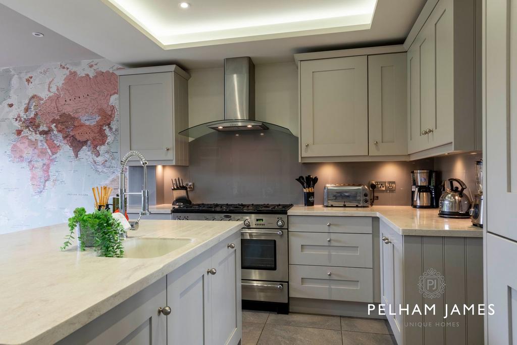 12 Tinwell Road, Stamford, PE9 4 bed detached house for sale £1,000,000