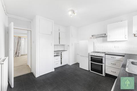 2 bedroom flat for sale, Firs Lane, London, N13
