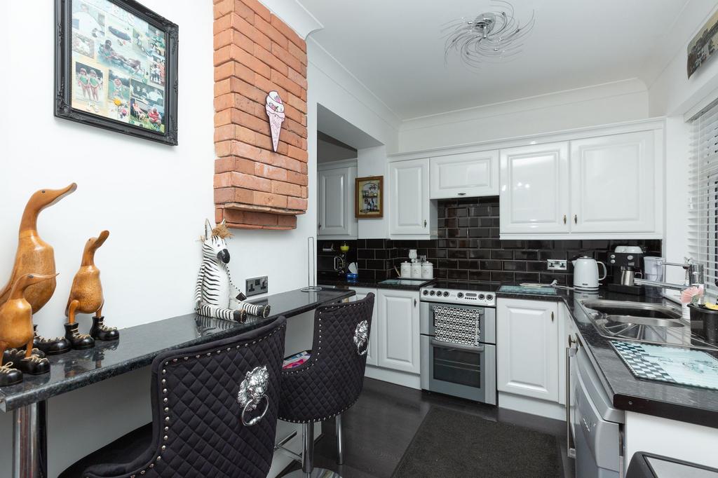 Salisbury Avenue, Broadstairs, CT10 3 bed semidetached house £485,000