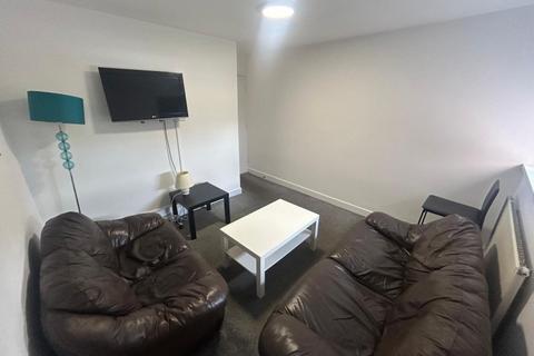 3 bedroom flat to rent, KELSO HEIGHTS, UNIVERSITY, LEEDS