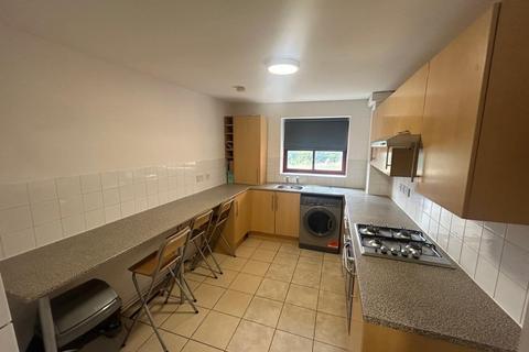 3 bedroom flat to rent, KELSO HEIGHTS, UNIVERSITY, LEEDS
