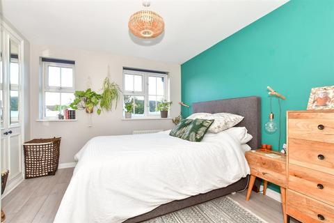 17 Dragonfly Way, Hawkinge, Folkestone, CT18 7FY