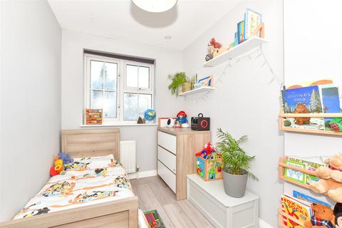 17 Dragonfly Way, Hawkinge, Folkestone, CT18 7FY