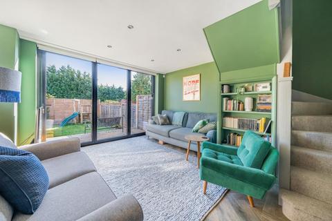1 Betts Close, Beckenham, BR3 4XP