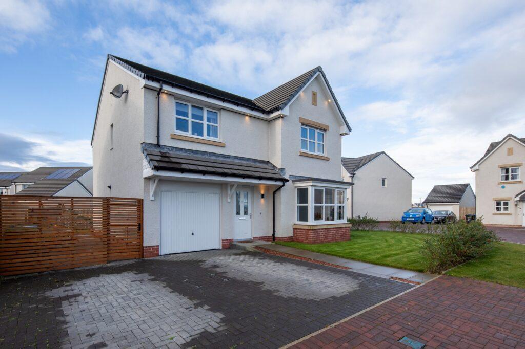 Rodel Crescent, Maidenhill, Newton Mearns 4 bed detached villa for sale