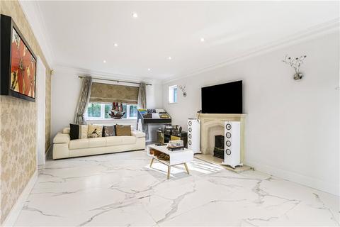 18 Parvis Road, West Byfleet, KT14 6HA