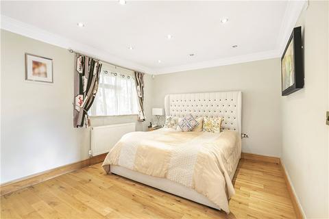 18 Parvis Road, West Byfleet, KT14 6HA