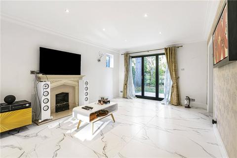 18 Parvis Road, West Byfleet, KT14 6HA