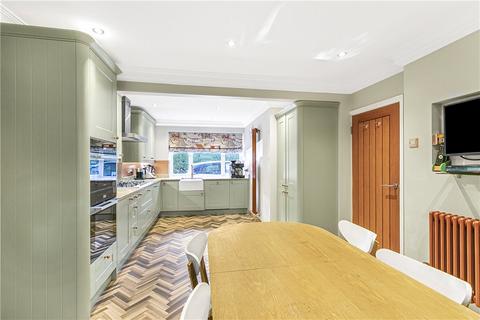 18 Parvis Road, West Byfleet, KT14 6HA