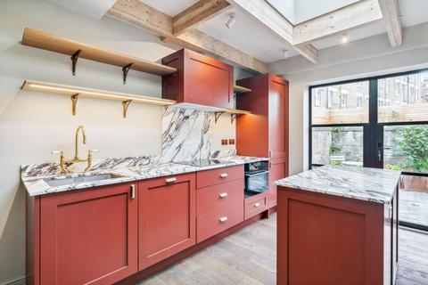 2 bedroom terraced house to rent - Passmore Street, London, SW1W