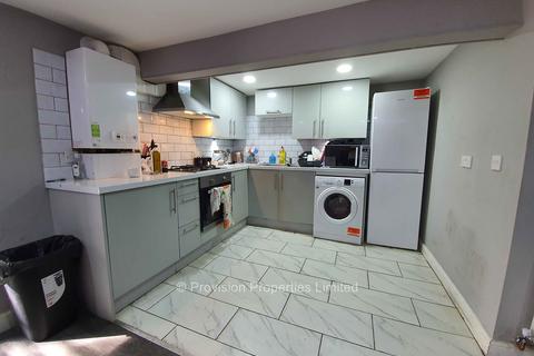 2 bedroom terraced house to rent, Ash Grove, Hyde Park LS6