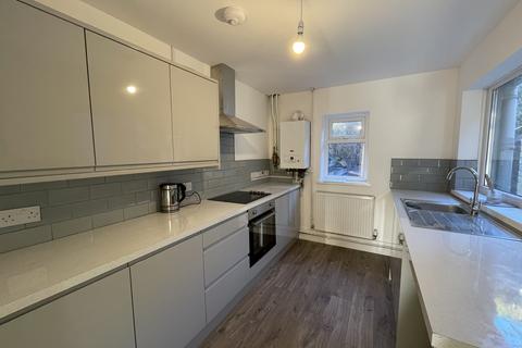 2 bedroom terraced house to rent, Benthall Place, Swansea