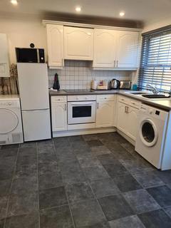 3 bedroom terraced house to rent, Station Road West, Canterbury