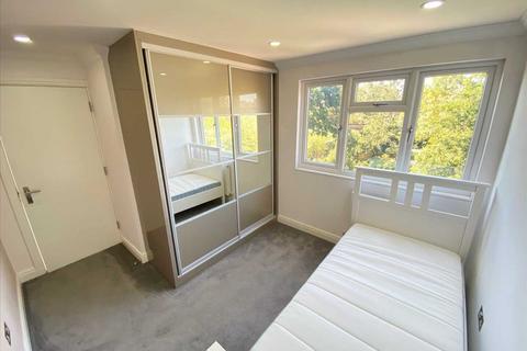 1 bedroom in a house share to rent - Perryn Road, Acton